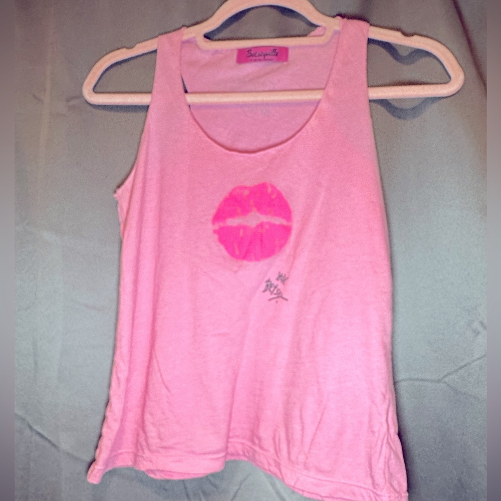 RARE BETSEY JOHNSON BETSEYVILLE “COURAGE, GIRLFRIEND” PINK TANK W/HOT PI…